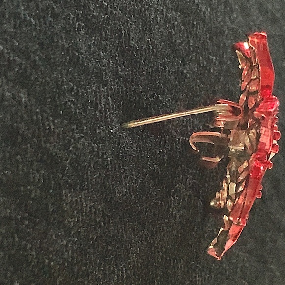 Red poinsettia pin - Picture 5 of 6